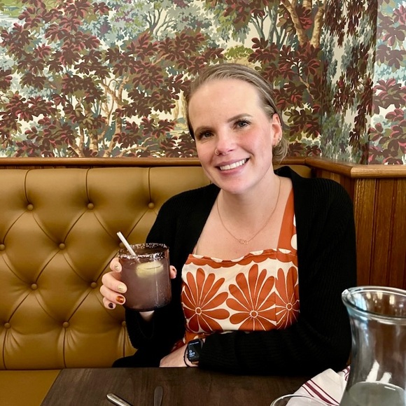 Meet your Posher, Aly - Picture 4 of 5